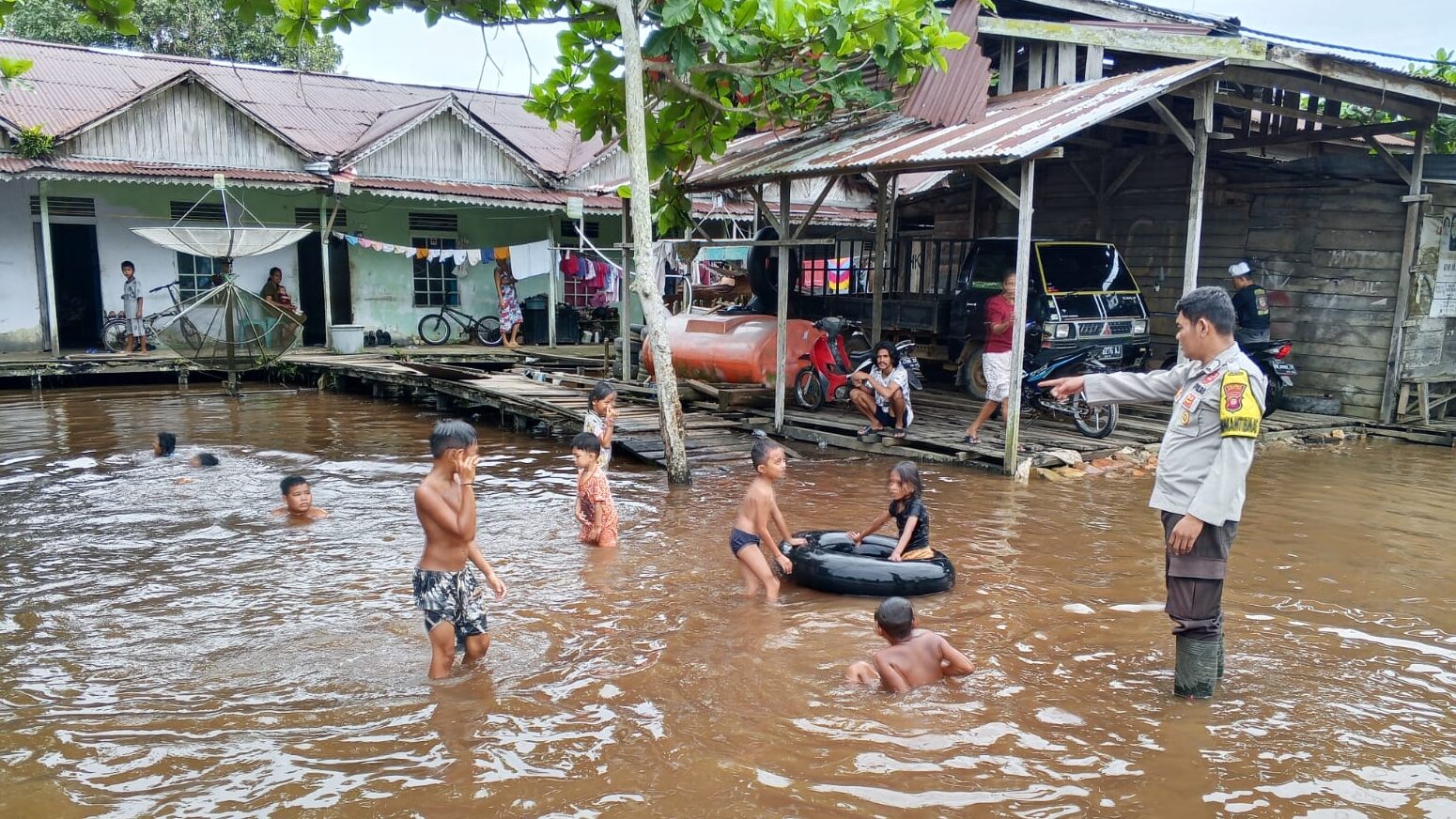 Cuaca Ekstrem Mengintai, 3 Desa di Simpang Hilir Masuk Radar Waspada Banjir Rob