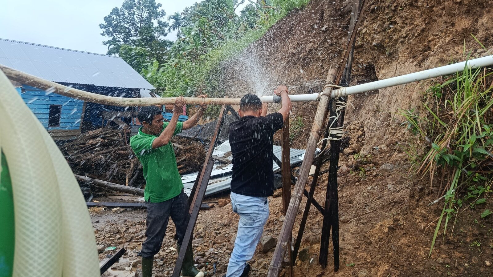 Atasi Krisis Air Bersih di Palembayan, Tim Gabungan Kerahkan Mobil Tangki dan Mesin Reverse Osmosis