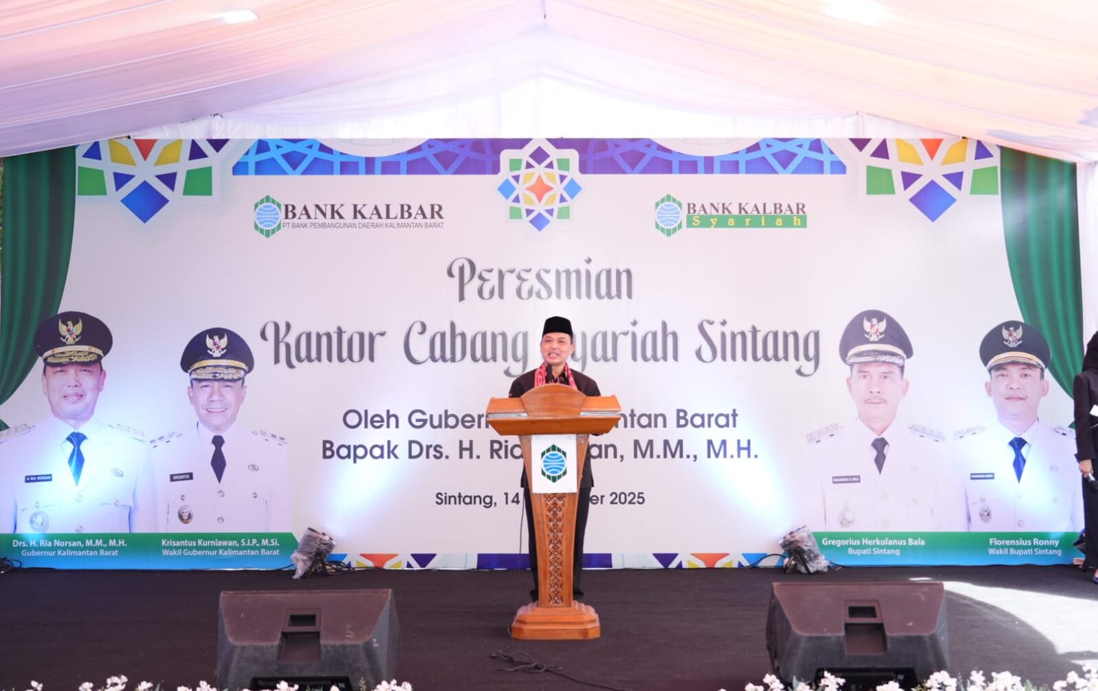 Gubernur Ria Norsan Resmikan Kantor Cabang Bank Kalbar Syariah Sintang