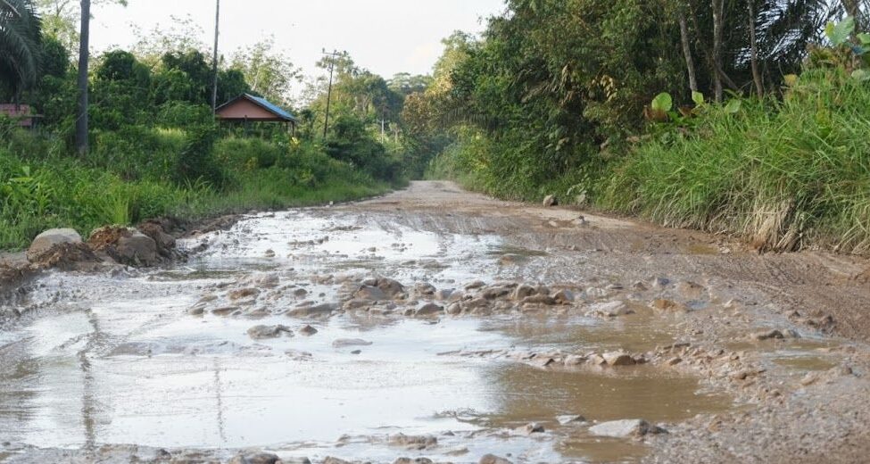 Ada Apa dengan Proyek Infrastruktur PUPR Kalbar di Amboyo Landak Tahun 2021?