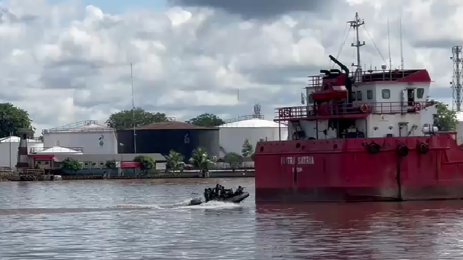 Jaga Stabilitas Perairan, TNI AL Gelar Latihan Pengamanan Objek Vital Nasional di Sungai Kapuas