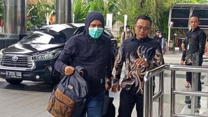 Terjaring OTT, Dua Oknum Kejari Hulu Sungai Utara Digelandang ke Gedung KPK