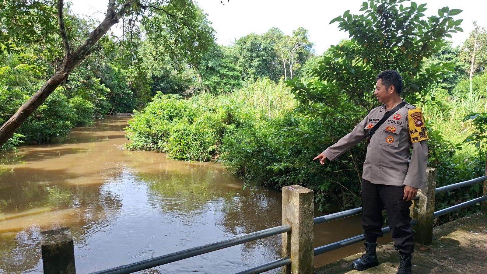 Antisipasi Banjir dan Longsor, Polsek Batang Tarang Gencarkan Patroli Batingsor di Sungai Beruak