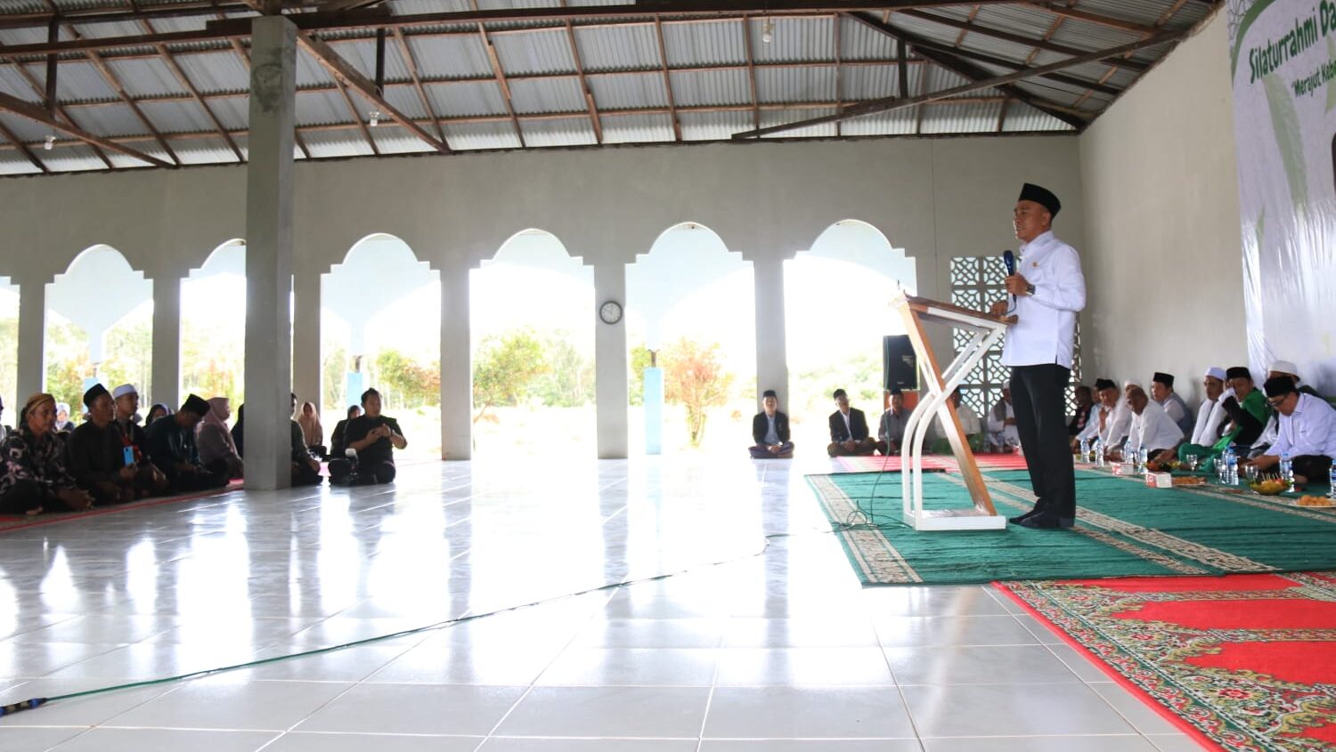 Hadiri Peringatan Isra Mi’raj di Sungai Ambawang, Wagub Krisantus Ajak Masyarakat Perbanyak Bersyukur