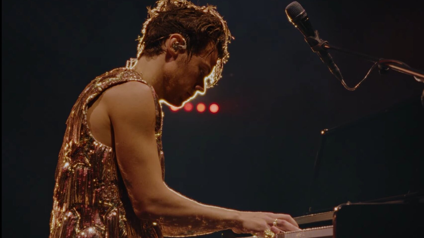 Harry Styles Beri Sinyal Akhiri Hiatus Lewat Video "Forever, Forever"