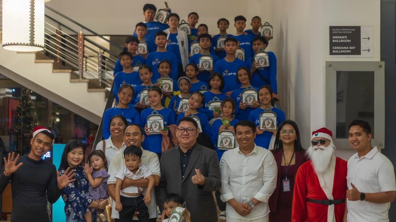 Mercure & Ibis Pontianak City Center Rayakan Kehangatan Natal Melalui Christmas Santa Dinner & CSR Bersama Anak-Anak dari Panti Asuhan Getsemani