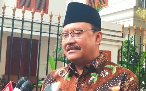 Gus Ipul Sambangi KPK, Pastikan Proyek Sepatu Sekolah Rakyat Rp27 Miliar Transparan