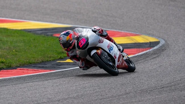 Veda Ega Tak Pasang Target Muluk di Musim Perdana Moto3 2026