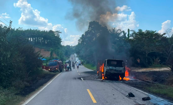 Truk Material Terbakar di Sanggau, Kerugian Capai Rp120 Juta