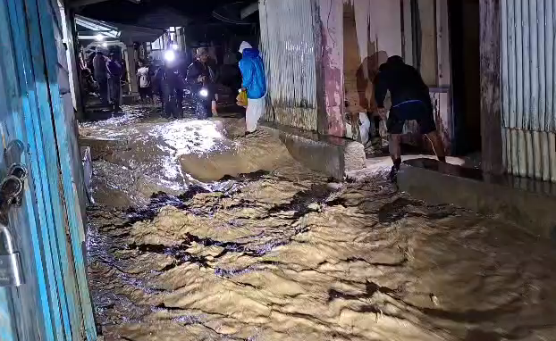 Hujan Deras Picu Luapan Sungai, Ratusan Warga Agam Mengungsi Akibat Banjir Bandang