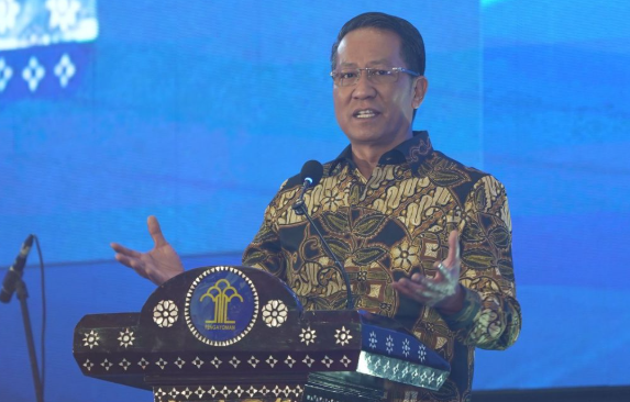 Naik Hingga 400 Persen, Penyesuaian Tarif Kewarganegaraan Kemenkum Dinilai Bebani Publik