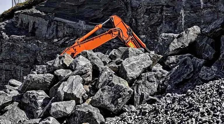 33 Tahun Duduk di Pucuk Kepemimpinan, Bos Emiten Tambang Ini Tiba-tiba Mengundurkan Diri