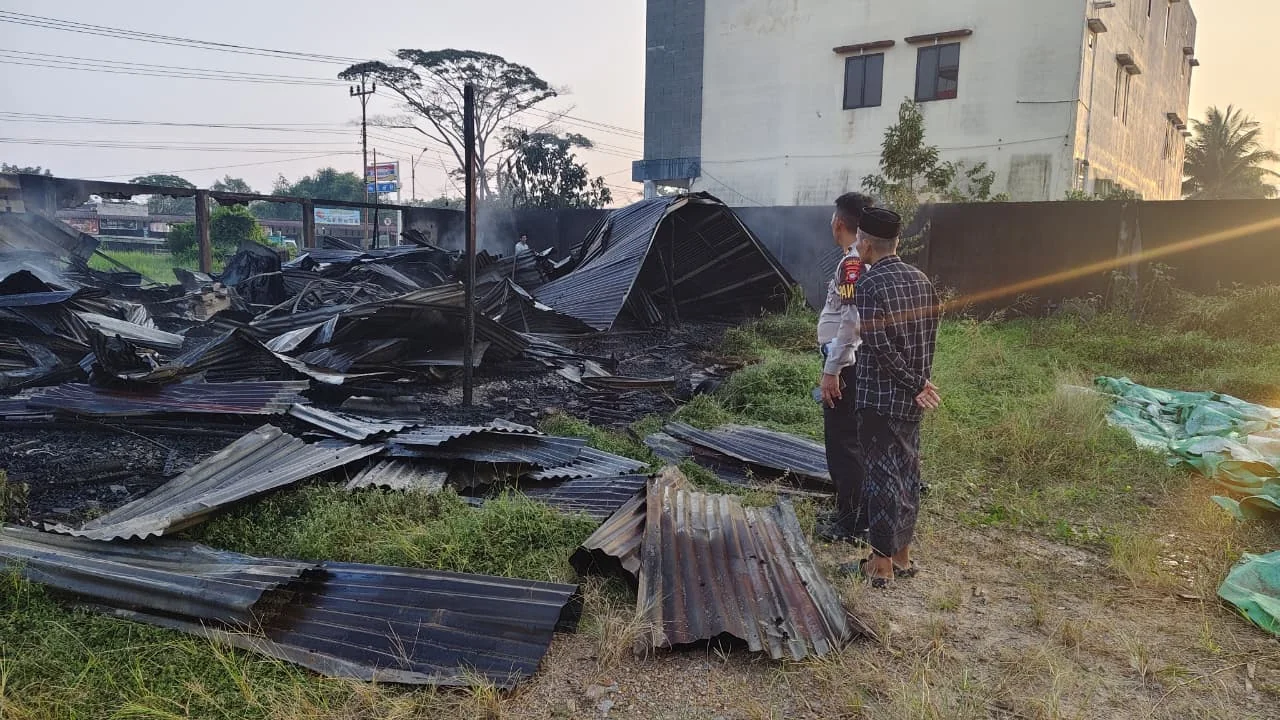 Polisi Selidiki Penyebab Kebakaran Kios di Desa Kapur, Diduga Akibat Korsleting Listrik