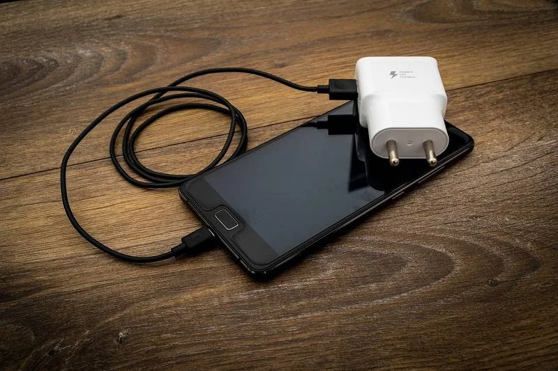 Jangan Asal Pakai Charger, Ini Dampaknya pada Baterai HP