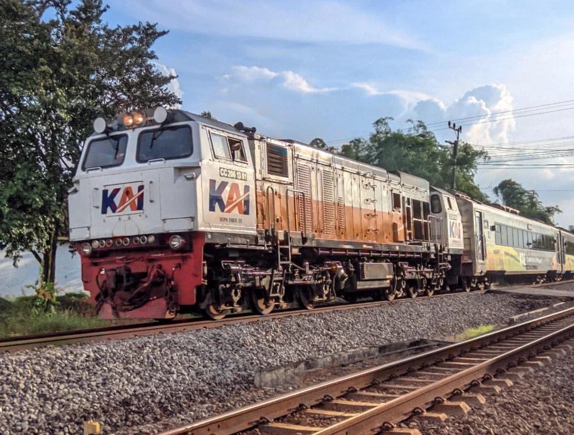 Prabowo Dorong Transformasi Perkeretaapian, Targetkan Jalur Trans Sumatera hingga Trans Kalimantan