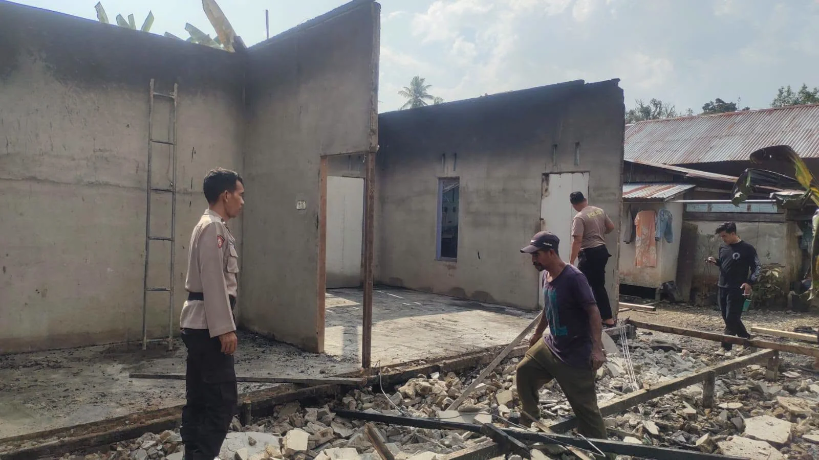 Rumah Kosong di Sungai Pinyuh Terbakar, Kerugian Ditaksir Capai Rp86 Juta