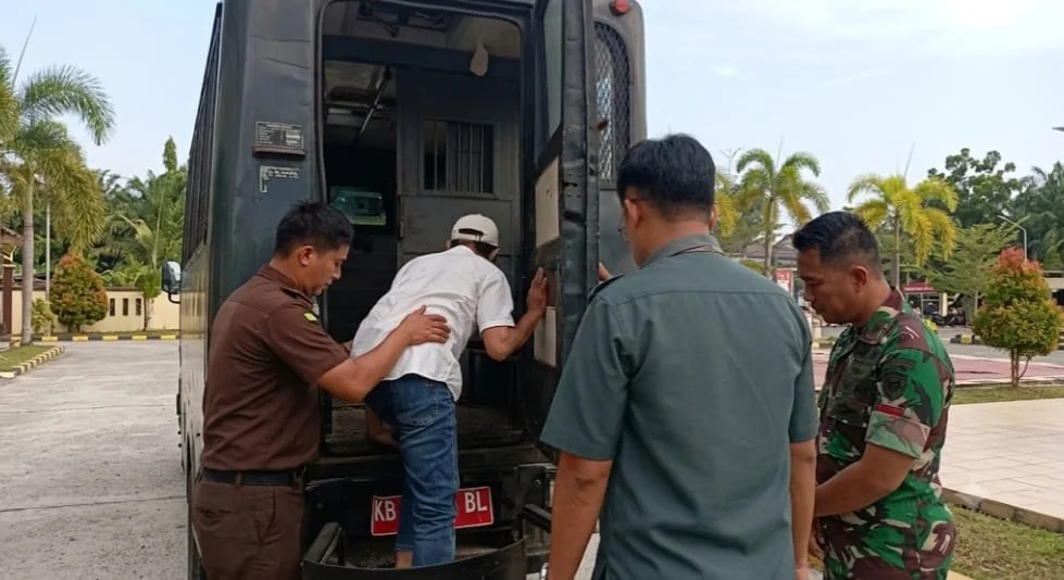 Kembali Ditahan Hakim, Edy Chao Bos Oli Palsu Menangis