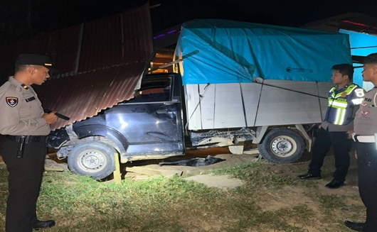 Takut Amuk Massa Usai Tabrak Motor, Pengemudi Mobil Boks di Sintang Ringkus Diri ke Polisi