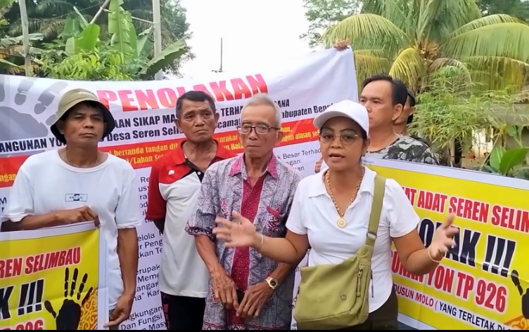 Ratusan Warga Dusun Molo Unjuk Rasa Tolak Pembangunan Yon TP 926 di Bengkayang
