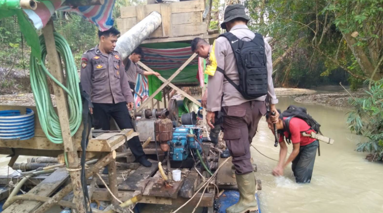Resahkan Warga dan Keruhkan Air, Penertiban PETI di Sungai Boyan Sita Peralatan Tambang