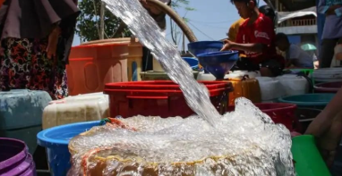 Warga Sekadau Kesulitan Air Bersih Akibat Musim Kemarau