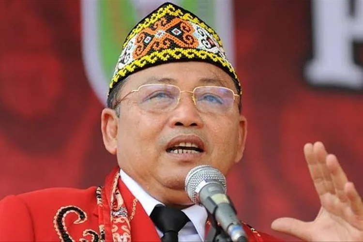 Cornelis Ajak Masyarakat Dayak Kibarkan Merah Putih Sambut HUT ke-81 Kemerdekaan RI