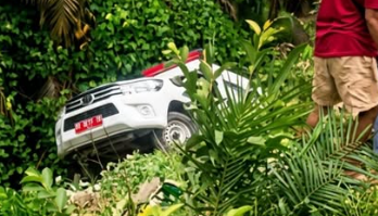 Ambulans Bawa Jenazah Masuk Jurang di Ruas PKS-Kedondong