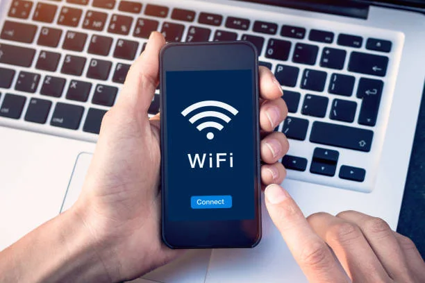 Wi-Fi Gratis di Tempat Umum: 5 Hal yang Sebaiknya Jangan Kamu Lakukan