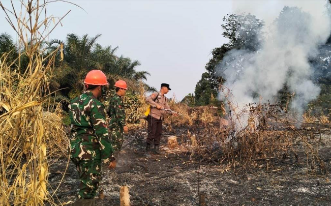 Aparat Gabungan Verifikasi 2 Hotspot Karhutla di Kembayan Sanggau