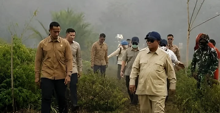 Prabowo Perintahkan Penanganan Karhutla Kalimantan Diperkuat