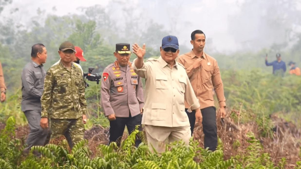 Prabowo Minta Perda yang Membolehkan Pembukaan Lahan dengan Membakar Direvisi
