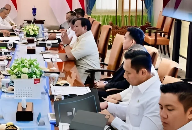 Prabowo Gelar Ratas Bahas Karhutla dan Bencana NTT, Sejumlah Menteri Dipanggil