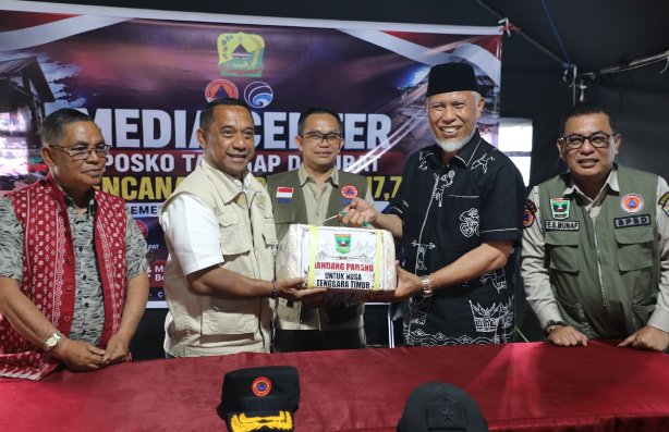 Pemprov Sumbar Kirim 2,2 Ton Rendang untuk Korban Bencana di NTT