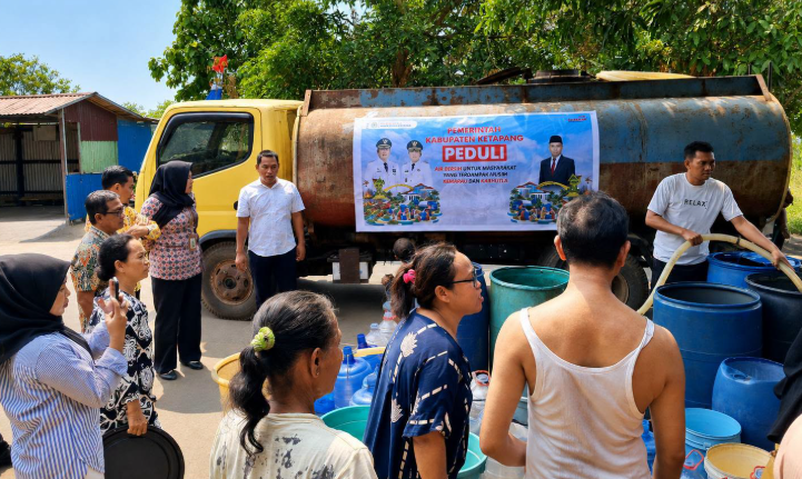 Pemkab Ketapang Salurkan 16.000 Liter Air Bersih untuk Warga