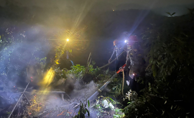 Lahan Terisolasi di Danau Teluk Sanggau Terbakar