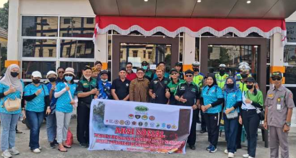 PIP Bank Kalbar Turun ke Jalan Bagi Masker di Sekadau
