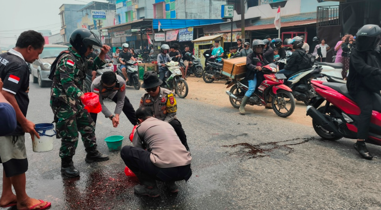 Pengendara Motor Tewas Usai Tabrak Truk Tangki di Tayan Hulu