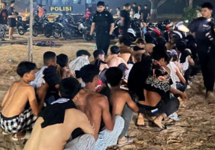 Polisi Menyita Pedang dan Bendera Kelompok Remaja Saat Patroli Malam di Singkawang
