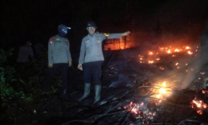 Sinergi Lintas Sektor Mobilisasi Armada Padamkan Karhutla di Tayan Hilir Sanggau