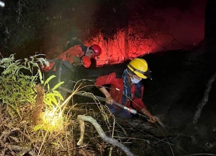 Penyebab Masih Misterius, Karhutla di Tayan Hilir Dipadamkan Petugas