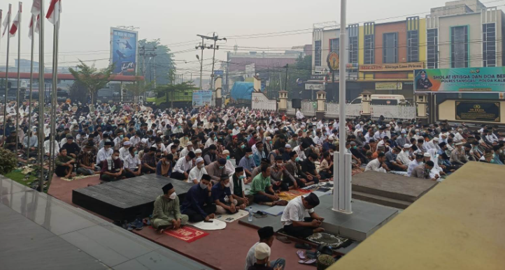 Ribuat Umat Muslim Gelar Shalat Istisqa di Mapolres Sanggau Minta Hujan Turun