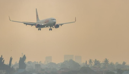 Pesawat Menteri Kehutanan Gagal Landing di Kalbar Akibat Asap