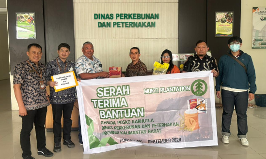 Mukti Plantation Salurkan Bantuan Sembako dan Terjunkan Tim Padamkan Karhutla di Kalbar