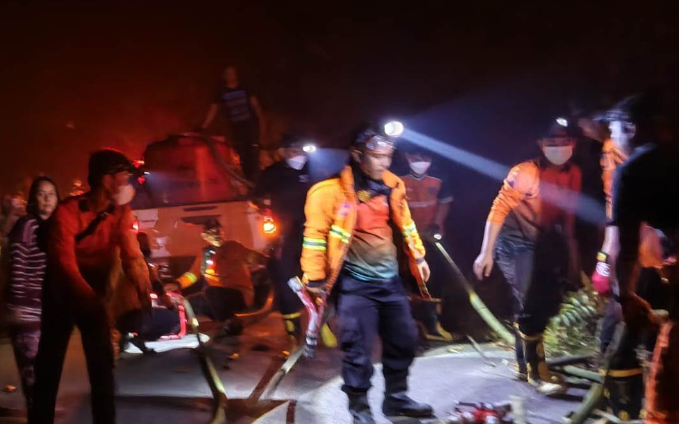 Kebakaran Lahan Melalap Kawasan Sabang Merah II Sanggau