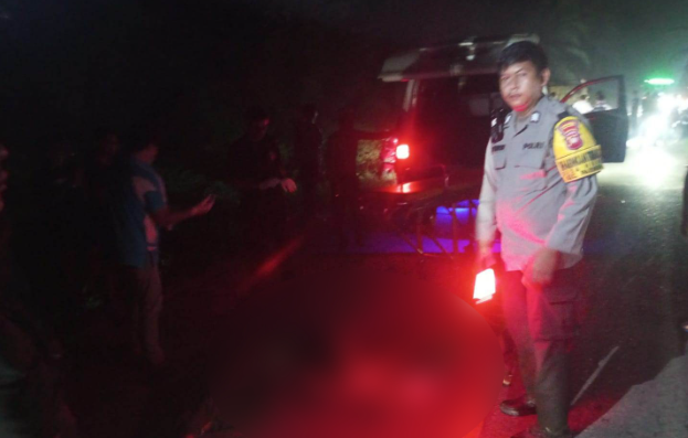 Dua Pemotor Tewas Mengenaskan Usai Tabrakan Mobil di Jalan Raya Bodok - Sanggau