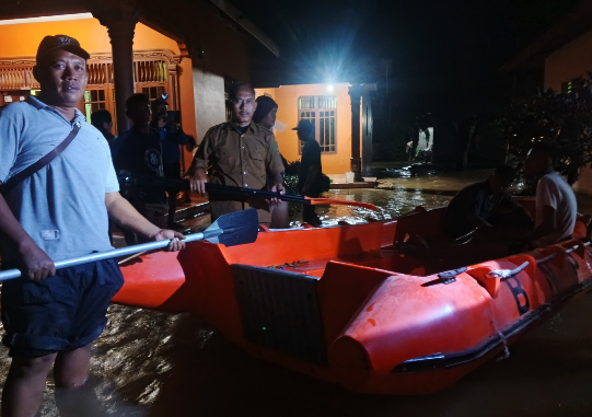 Banjir Terjang Tiga Kecamatan di Langkat Usai Tanggul Jebol, 1.110 Rumah Terendam