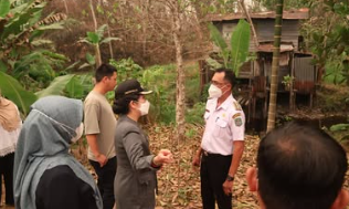 Atasi Krisis Air Pemadam Karhutla Pemkot Singkawang Terjunkan Ekskavator Ke Singkawang Utara