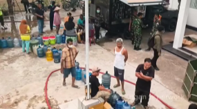 Kekeringan Parah Terjang Kubu Raya, Warga Kesulitan Mandi Hingga Berebut Air Galon