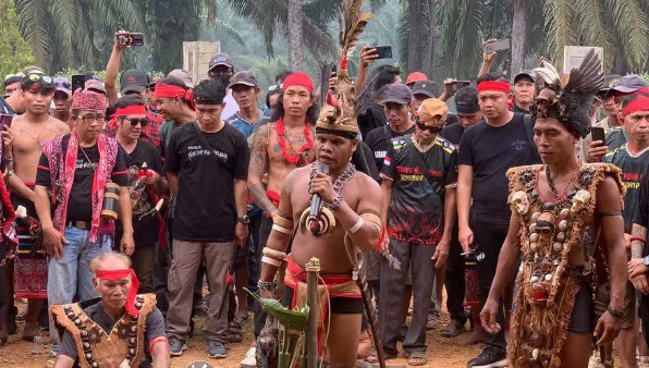 Sengketa Lahan 27 Tahun Ratusan Warga Tujuh Desa Geruduk Kantor PT KBP Sekadau