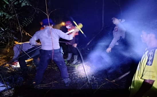 Karhutla Lahan Gambut Sekadau Dipadamkan Tim Gabungan Pakai Cairan X-FIRE